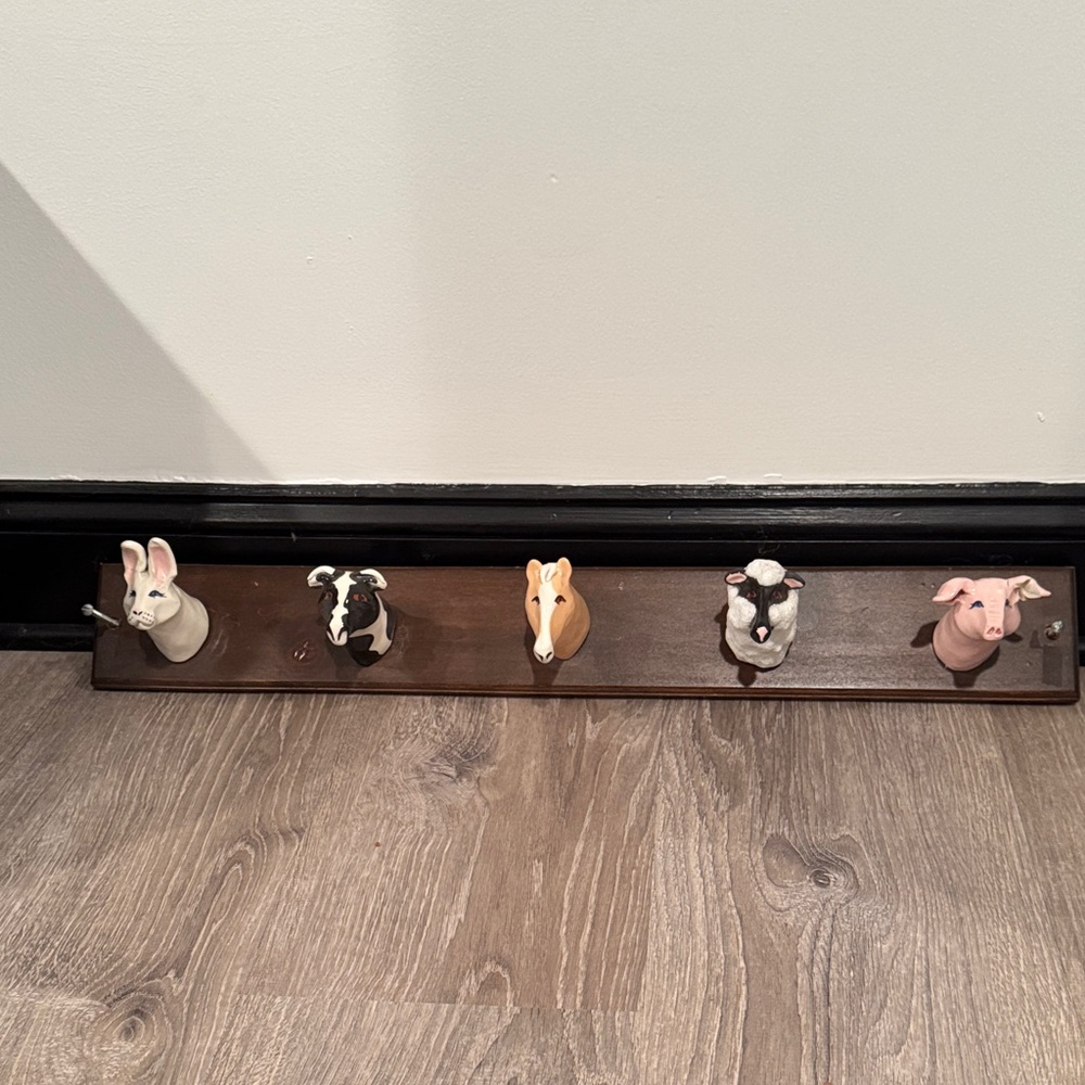Animal-Themed Wall Hooks for children’s room